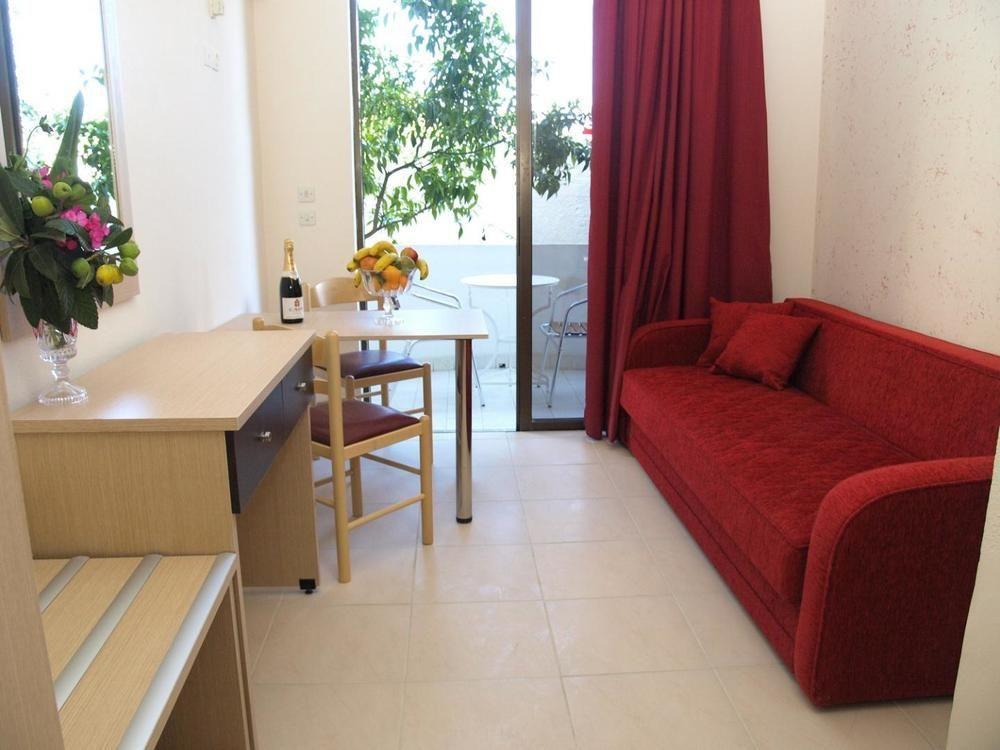 קרמסטי Anseli Hotel מראה חיצוני תמונה